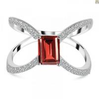 Exquisite garnet jewelry suitable for any occasion