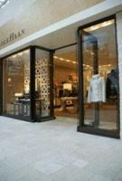 Increase the clarity of your shop with the transparent store front glass door