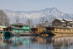 10 Best Houseboats In Kashmir For An Unforgettable Experience