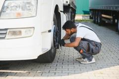 Expert Emergency Truck Tire Repair Services Near Orlando - Call Now!